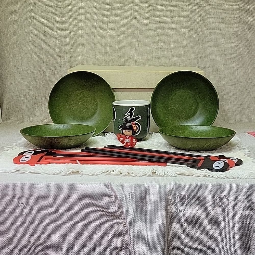 ‎Japanese teacup, 4 wooden bowls, 6 kids sushi helpers, mat